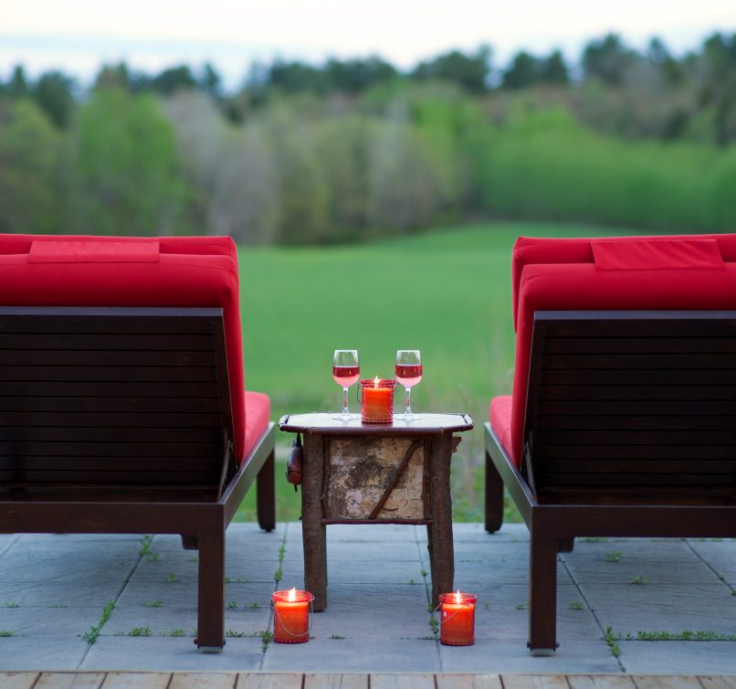 LE Baluchon terrasse chaises longues