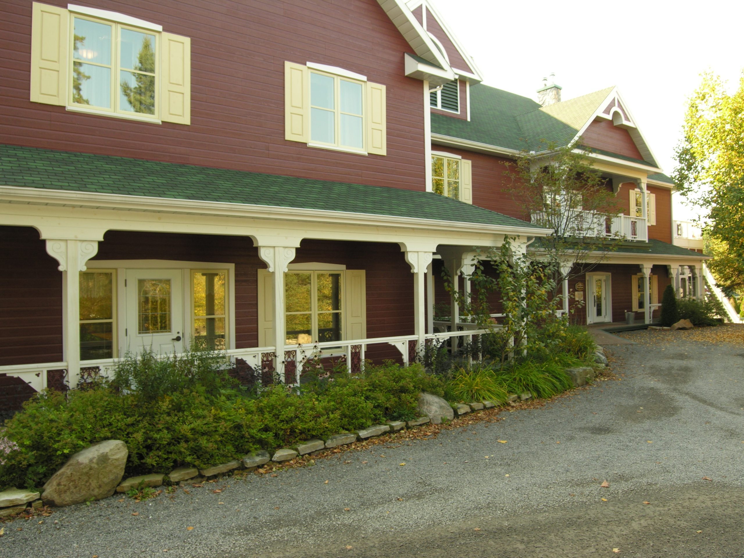 Damphousse Lodge