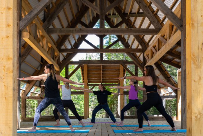 Yoga extérieur en nature, Spa, Baluchon Éco-villégiature, Mauricie
