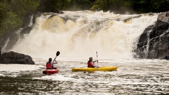 LE BALUCHON ECO RESORT, Kayak au pied des chutes