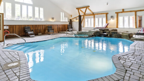 Piscine intérieur Le Baluchon